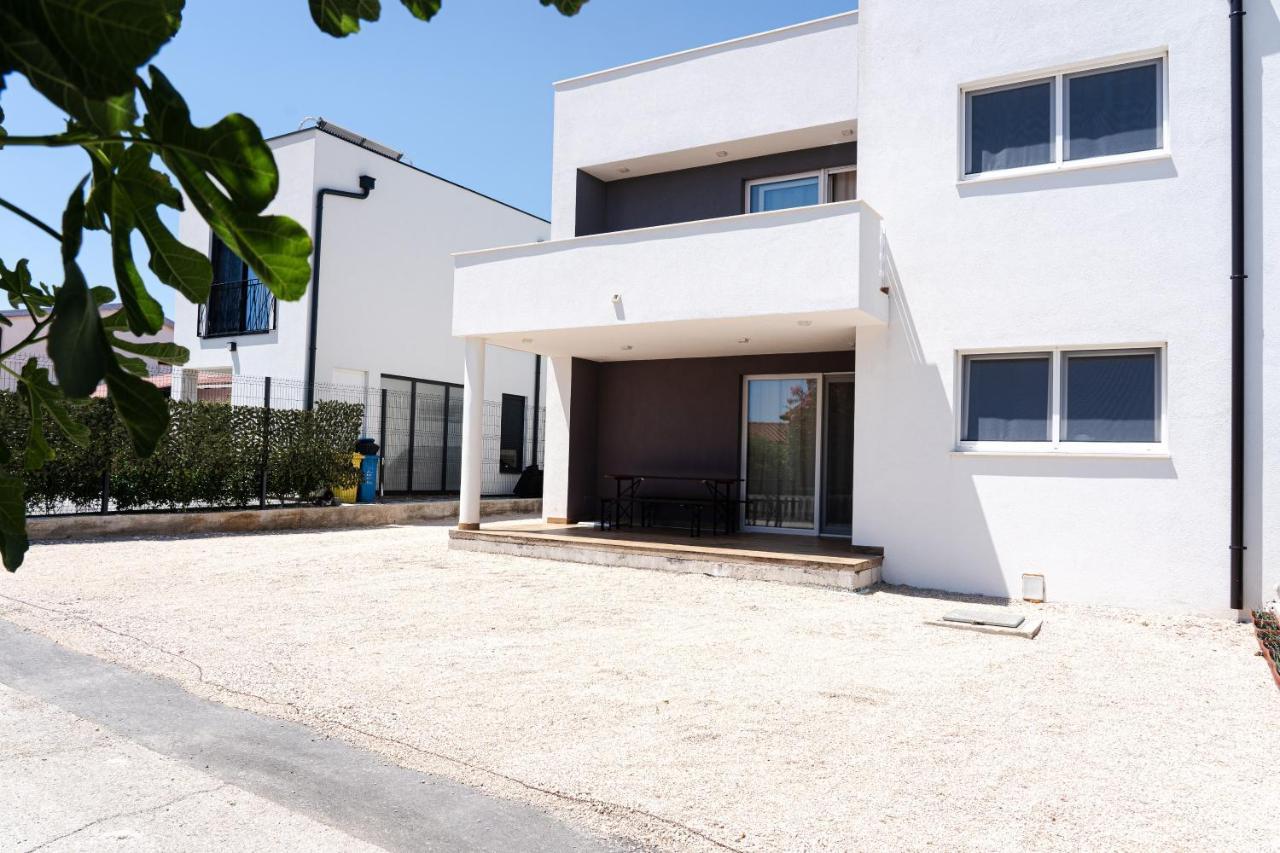 Station 22 - Brand New Apartment With A Terrace And Private Parking Vir Εξωτερικό φωτογραφία
