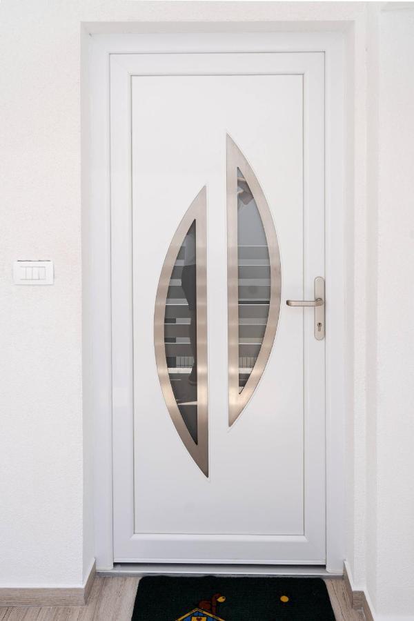 Station 22 - Brand New Apartment With A Terrace And Private Parking Vir Εξωτερικό φωτογραφία
