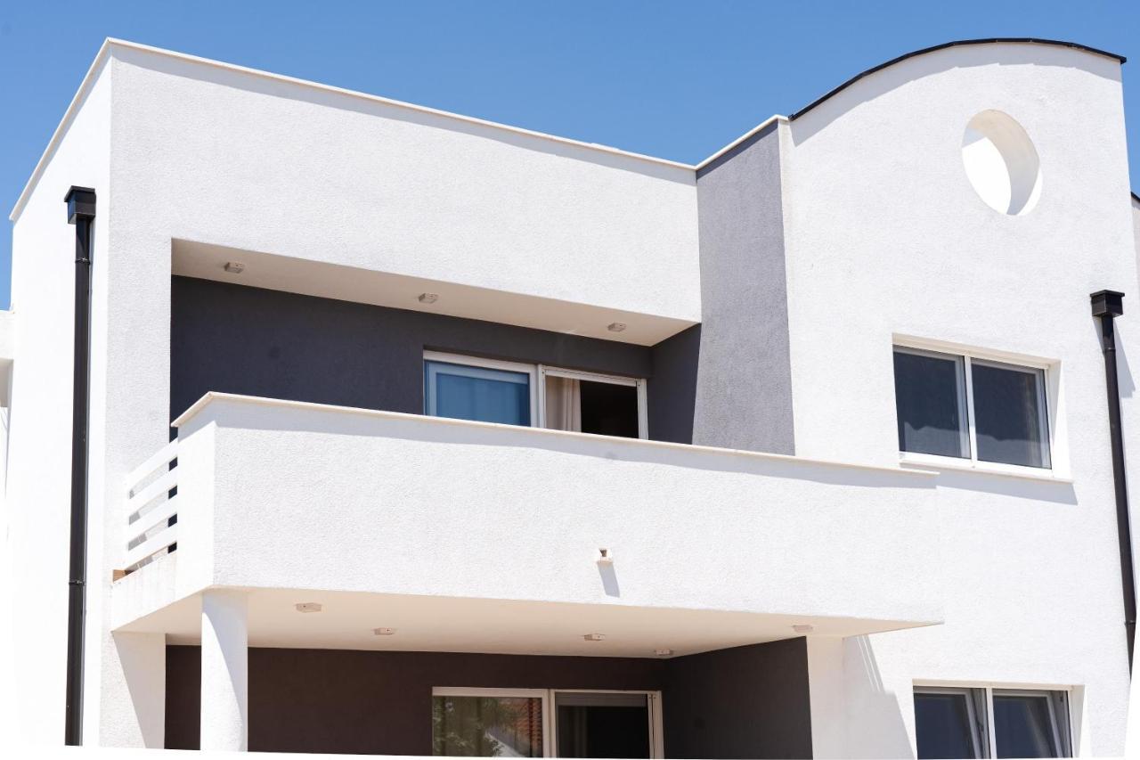 Station 22 - Brand New Apartment With A Terrace And Private Parking Vir Εξωτερικό φωτογραφία