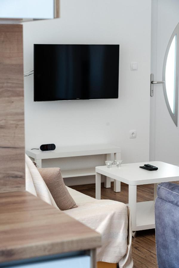 Station 22 - Brand New Apartment With A Terrace And Private Parking Vir Εξωτερικό φωτογραφία
